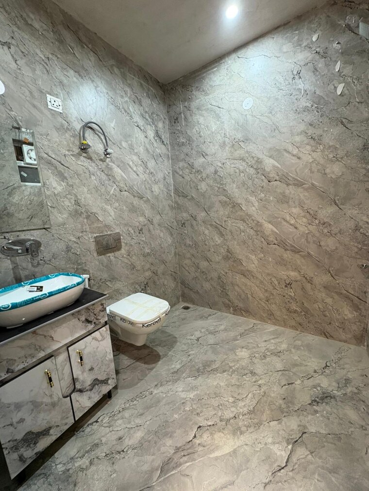 Bathroom, bptp-district-faridabad 3 Bedroom 172 Sq.Yd. Builder Floor In Sector 81 Faridabad 9690553