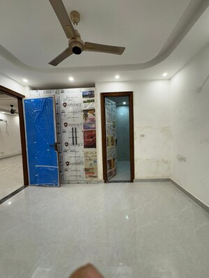 Room in 3 BHK Builder Floor at BPTP District Faridabad, Sector 81 – for Sale