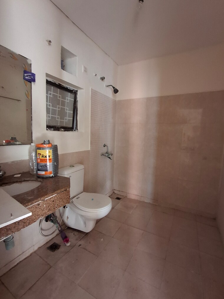 Bathroom, umang-summer-palms 2 Bedroom 1250 Sq.Ft. Apartment In Sector 86 Faridabad 9690561
