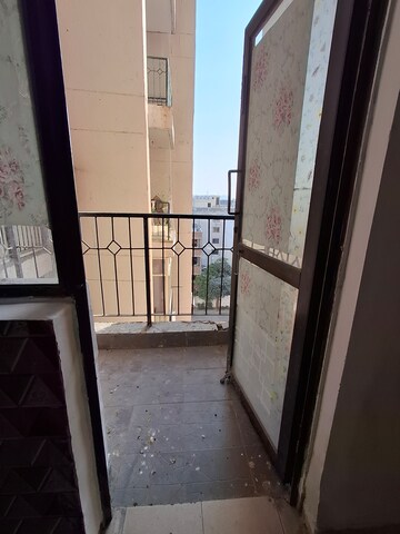 Kitchen in 2 BHK Apartment at Umang Summer Palms, Sector 86 – for Rent