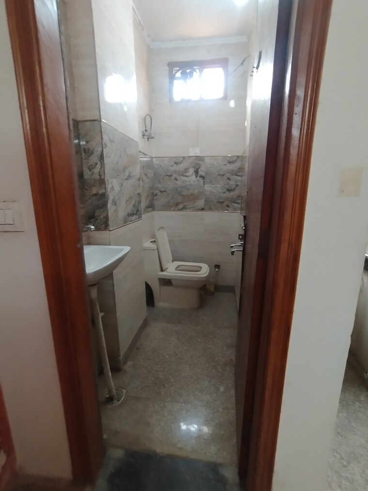 Bathroom, govindpuri 1.5 Bedroom 450 Sq.Ft. Builder Floor In Govindpuri Delhi 9690571