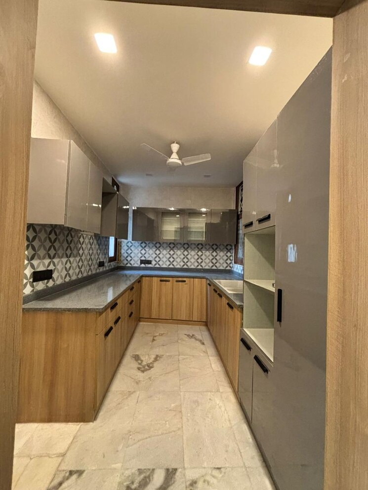 Kitchen, greater kailash i 3 Bedroom 200 Sq.Yd. Builder Floor In Greater Kailash I Delhi 9690593
