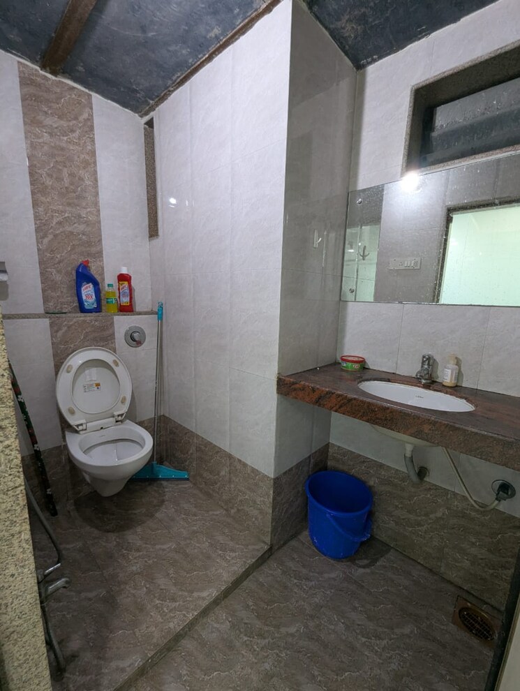 Bathroom, real-tech-park Commercial Office Space 1400 Sq.Ft. In Vashi Sector 30a Navi Mumbai 9690599