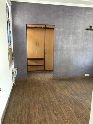 Room in 3 BHK Builder Floor at SS Southend Floors, South City 2 – for Rent