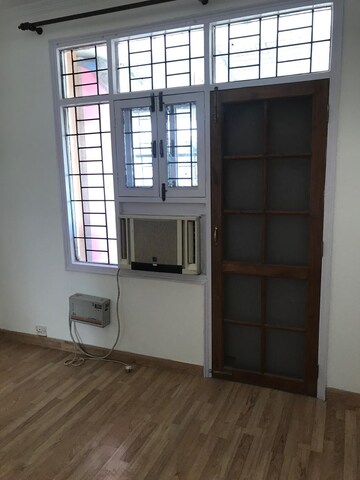 Room in 3 BHK Builder Floor at SS Southend Floors, South City 2 – for Rent