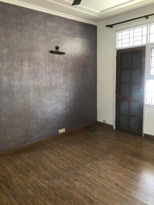 Room in 3 BHK Builder Floor at SS Southend Floors, South City 2 – for Rent