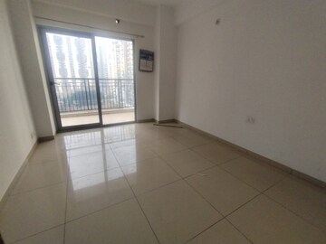 Room in 2 BHK Apartment at Gulshan Bellina, Sector 16 Greater Noida – for Rent