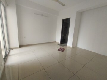 Room in 2 BHK Apartment at Gulshan Bellina, Sector 16 Greater Noida – for Rent