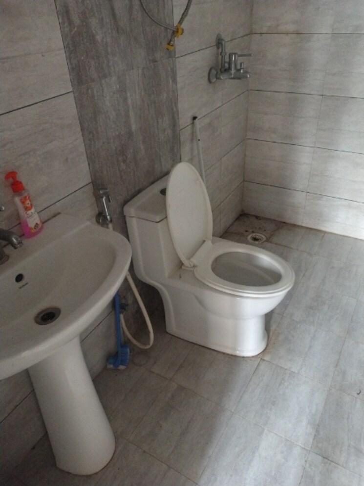 Bathroom, gulshan-bellina 2 Bedroom 597 Sq.Ft. Apartment In Sector 16 Greater Noida Greater Noida 9690732