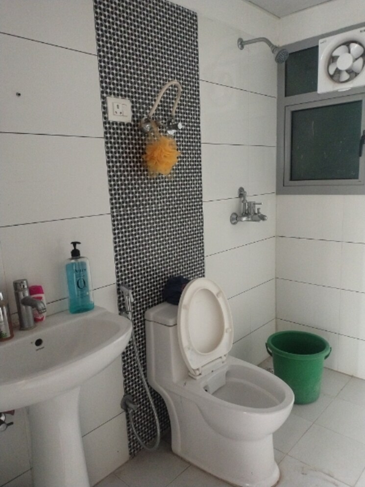 Bathroom, gulshan-bellina 2 Bedroom 597 Sq.Ft. Apartment In Sector 16 Greater Noida Greater Noida 9690732