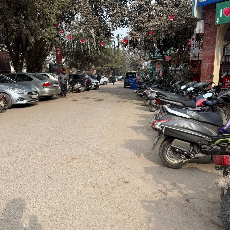  Parking, palam-vyapar-kendra Commercial Office Space 714 Sq.Ft. In Palam Vihar Gurgaon 9690782