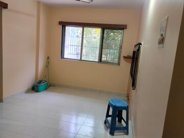 Room in 1 BHK Apartment at Vijay Nagari CHS, Vijay Nagari – for Rent