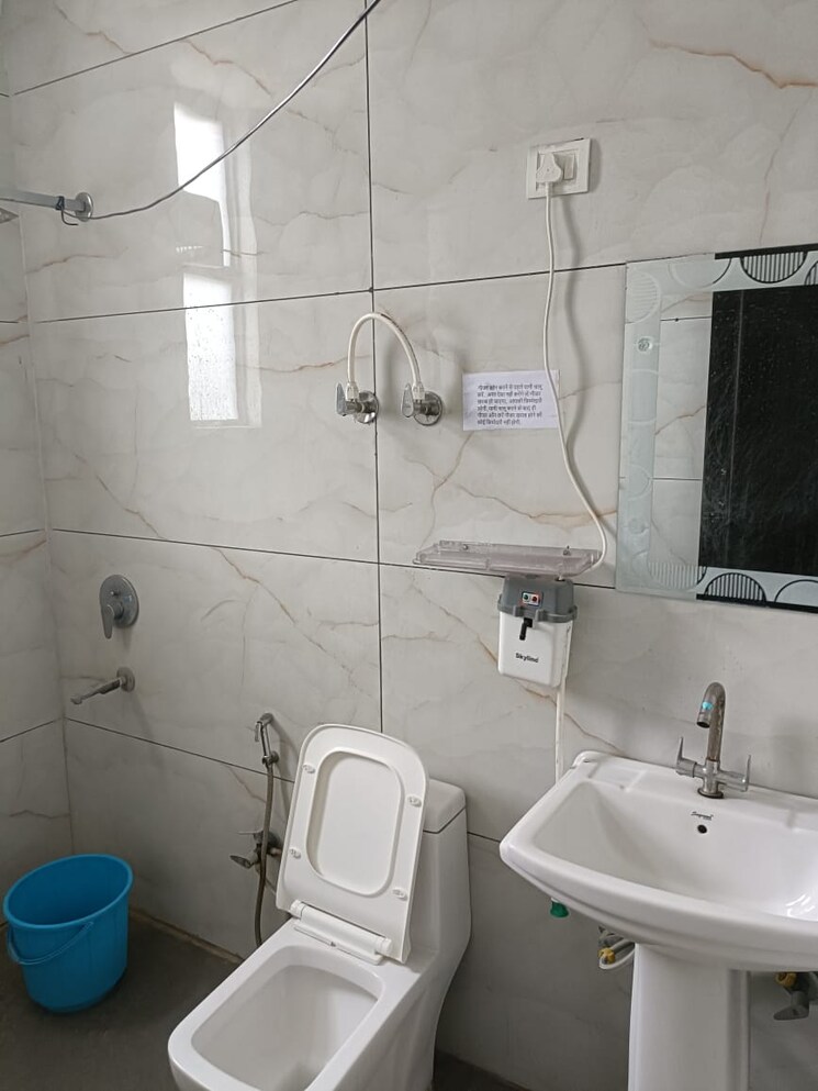 Bathroom, sector 50 Pg For Boys & Girls In Sector 50 9690762