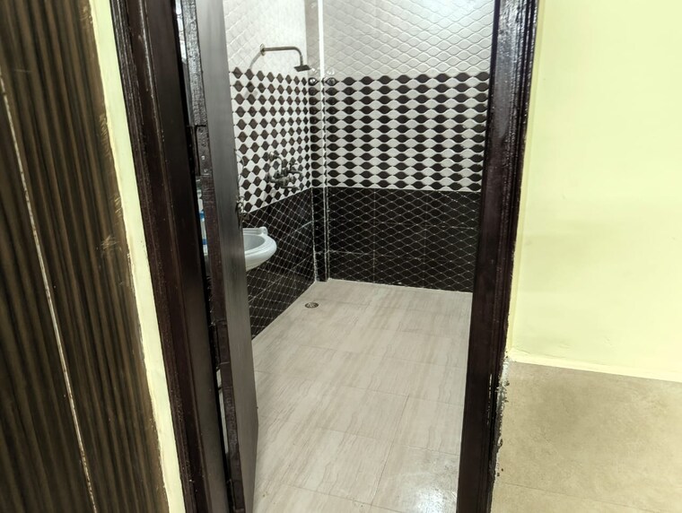 Bathroom, sector 50 Pg For Boys & Girls In Sector 50 9690762