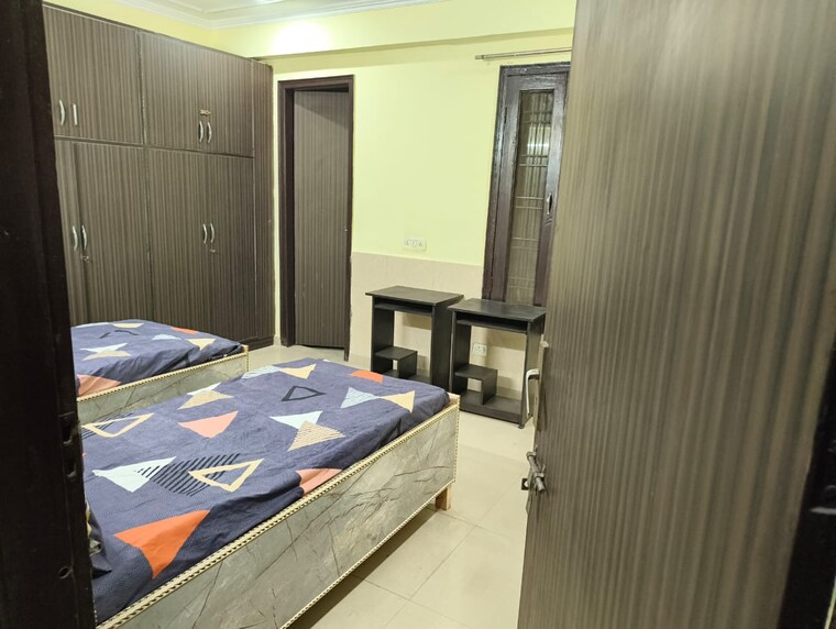 Room, sector 50 Pg For Boys & Girls In Sector 50 9690762