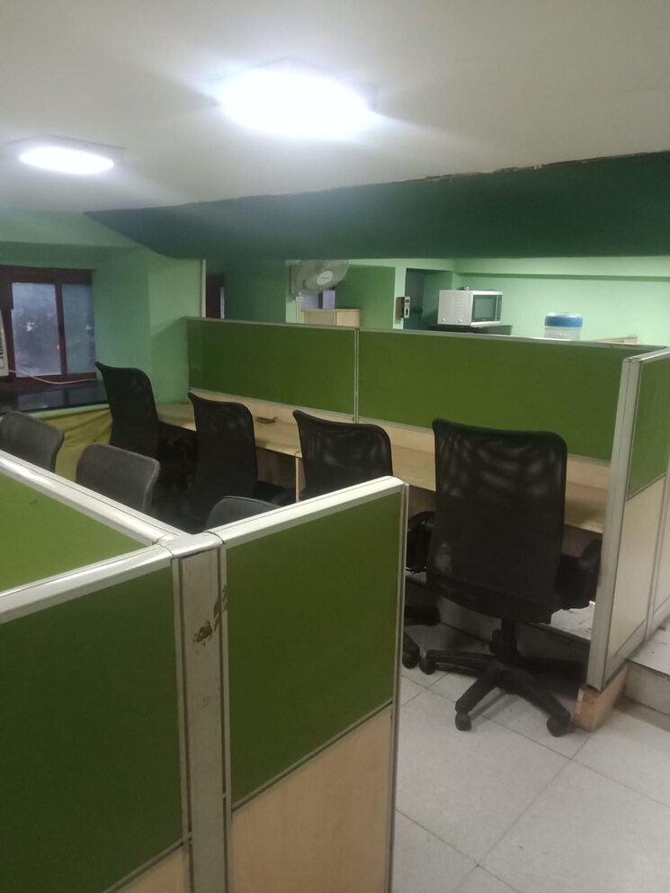 Team Area, east of kailash Commercial Office Space 700 Sq.Ft. In East Of Kailash Delhi 9690796