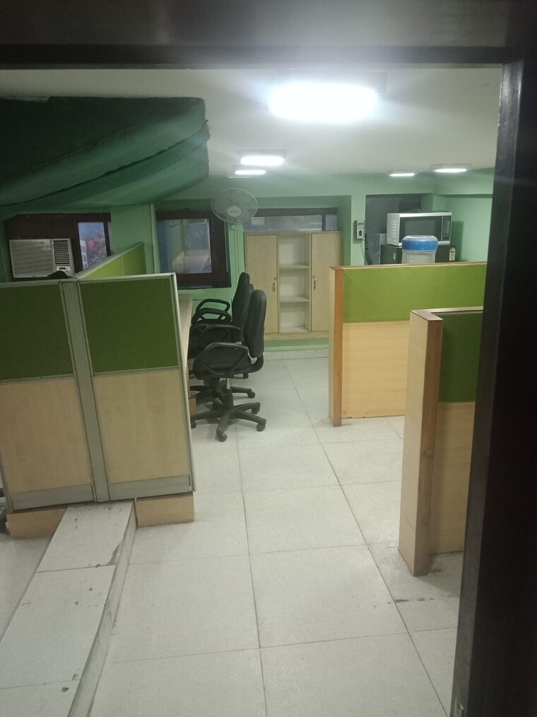 Team Area, east of kailash Commercial Office Space 700 Sq.Ft. In East Of Kailash Delhi 9690796