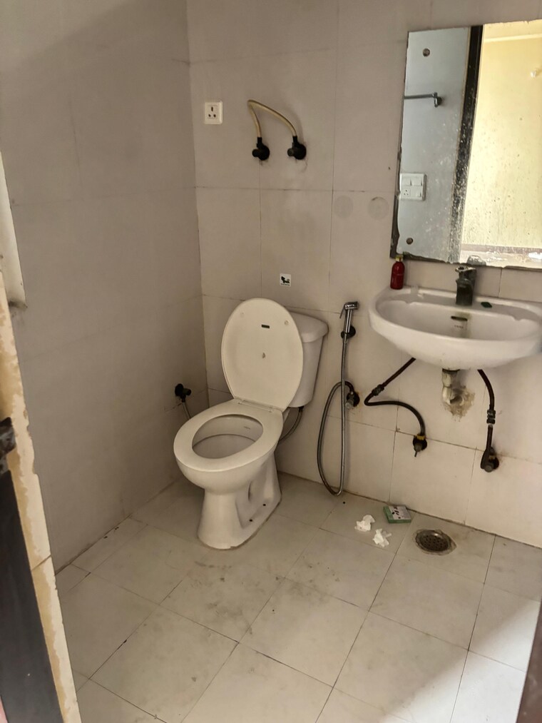 Bathroom, amrapali-crystal-homes 3 Bedroom 1375 Sq.Ft. Apartment In Sector 76 Noida 9690800