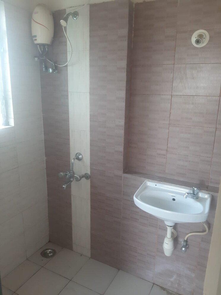 Bathroom, prashant-apartments 1 Bedroom 441 Sq.Ft. Apartment In Palghar Palghar 9690804