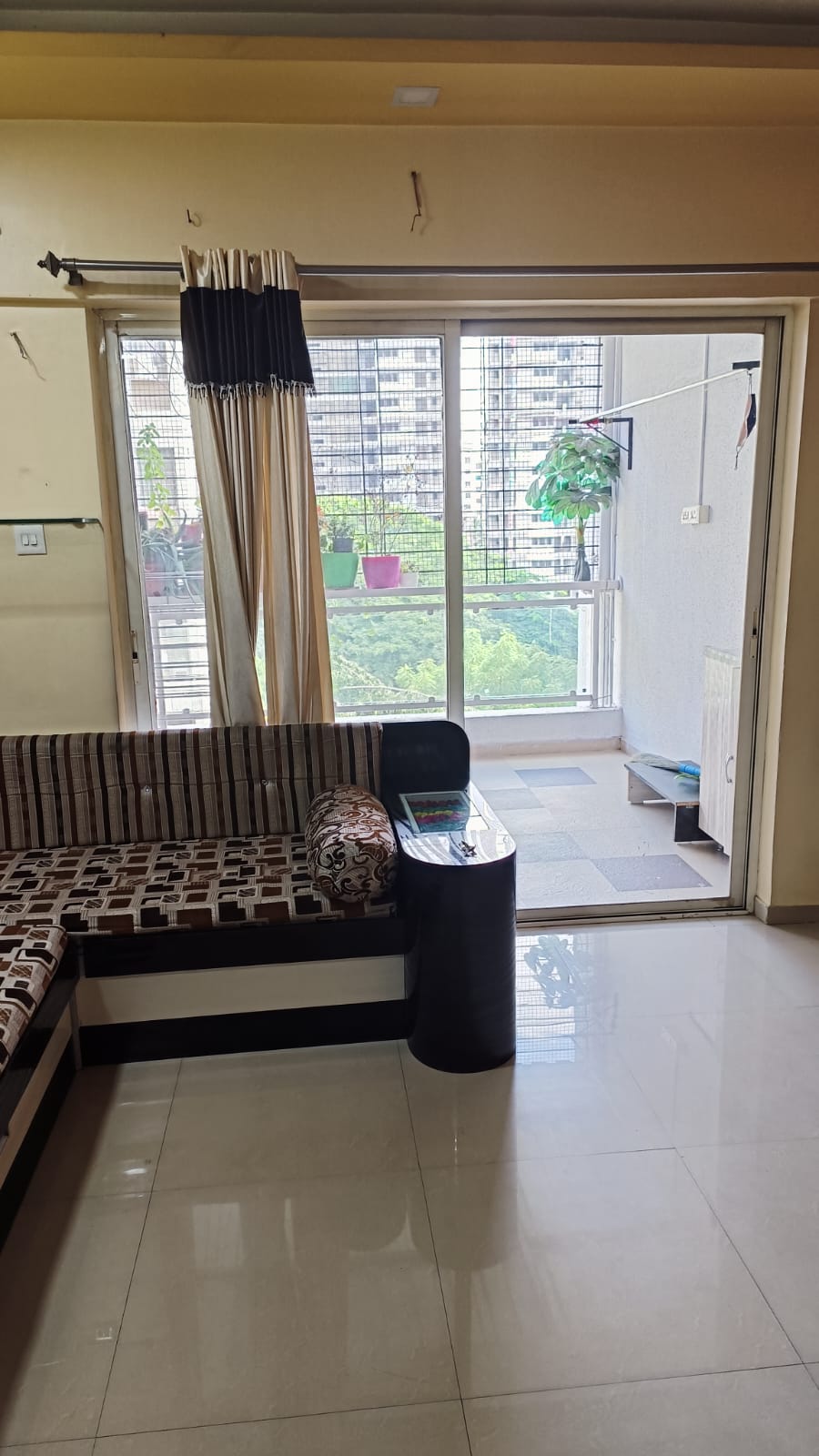 2 BHK Apartment For Rent in Vardhaman Square