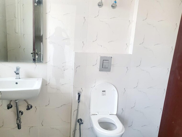 Master Bedroom, sector 57 3.5 Bedroom 2500 Sq.Ft. Builder Floor In Sector 57 Gurgaon 9690920