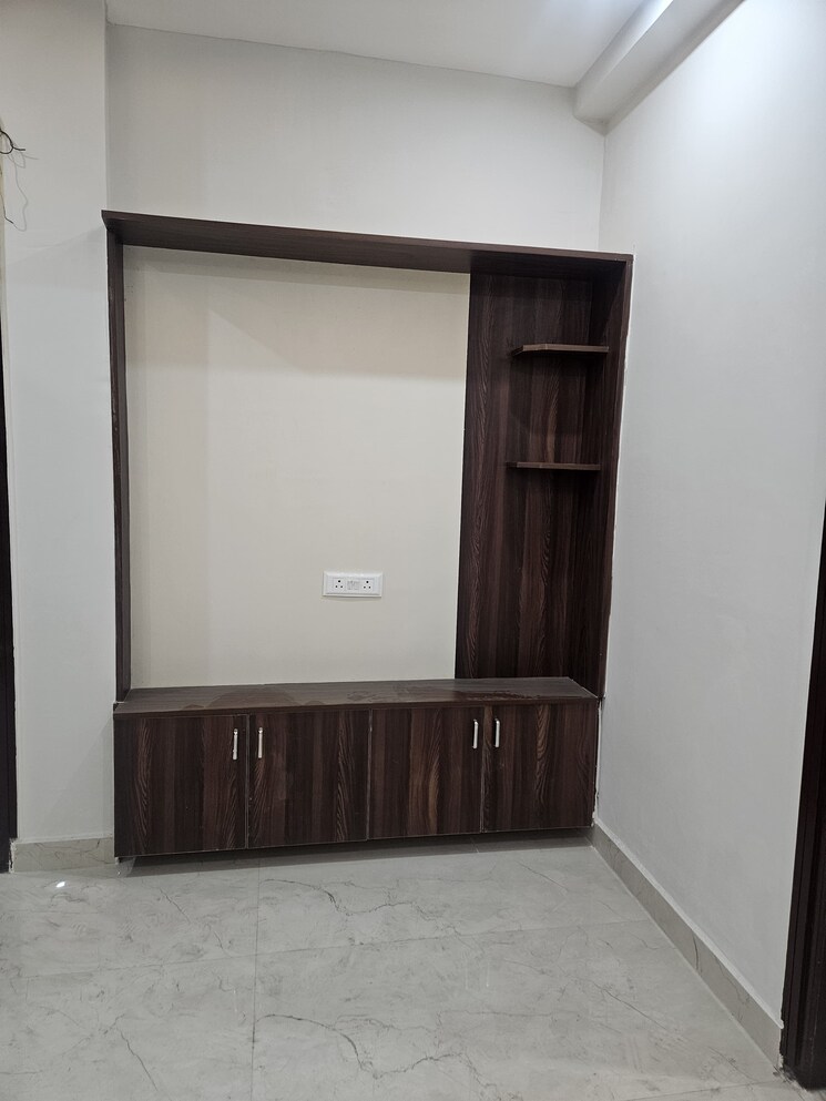 Room, dhakoli 3 Bedroom 100 Sq.Yd. Builder Floor In Dhakoli Zirakpur 9690929