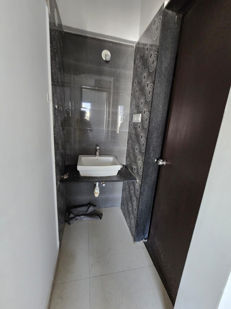 Bathroom, gobind-ganesh-imperia 2 Bedroom 1036 Sq.Ft. Apartment In Wakad Pune 9690932