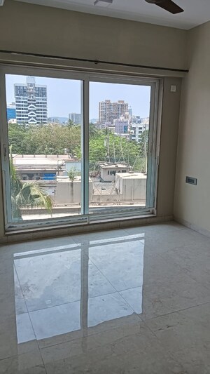 Room in 2 BHK Apartment at Kabra Diamante, Goregaon West – for Rent