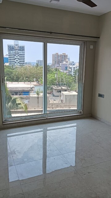 Room in 2 BHK Apartment at Kabra Diamante, Goregaon West – for Rent