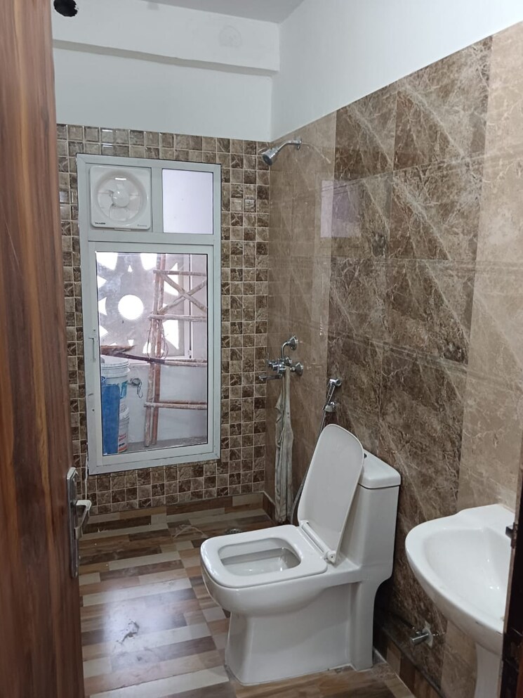 Bathroom, prateek-grand-city 3 Bedroom 846 Sq.Ft. Apartment In Siddharth Vihar Ghaziabad 9690979