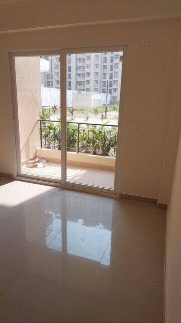 Room in 4 BHK Apartment at Amrapali Crystal Homes, Sector 76 – for Sale