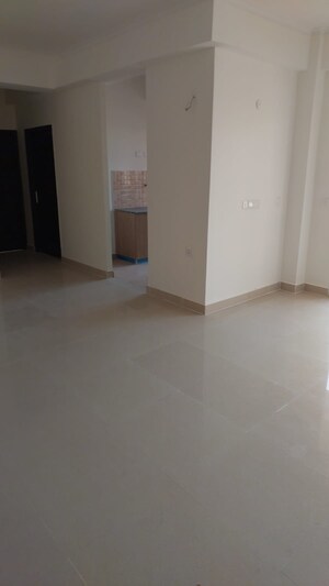 Room in 4 BHK Apartment at Amrapali Crystal Homes, Sector 76 – for Sale