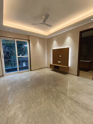 Room in 4 BHK Apartment at Saket – for Rent