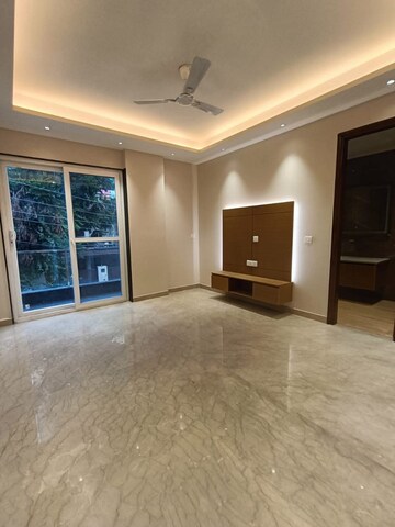 Room in 4 BHK Apartment at Saket – for Rent