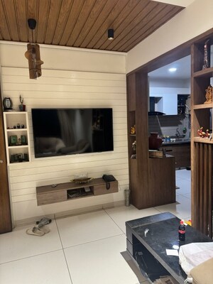 Room in 3 BHK Apartment at Shela – for Rent