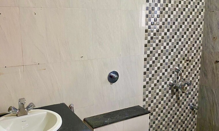 Bathroom, elegant-vita-nuova 3 Bedroom 2500 Sq.Ft. Apartment In Old Madras Road Bangalore 9691083