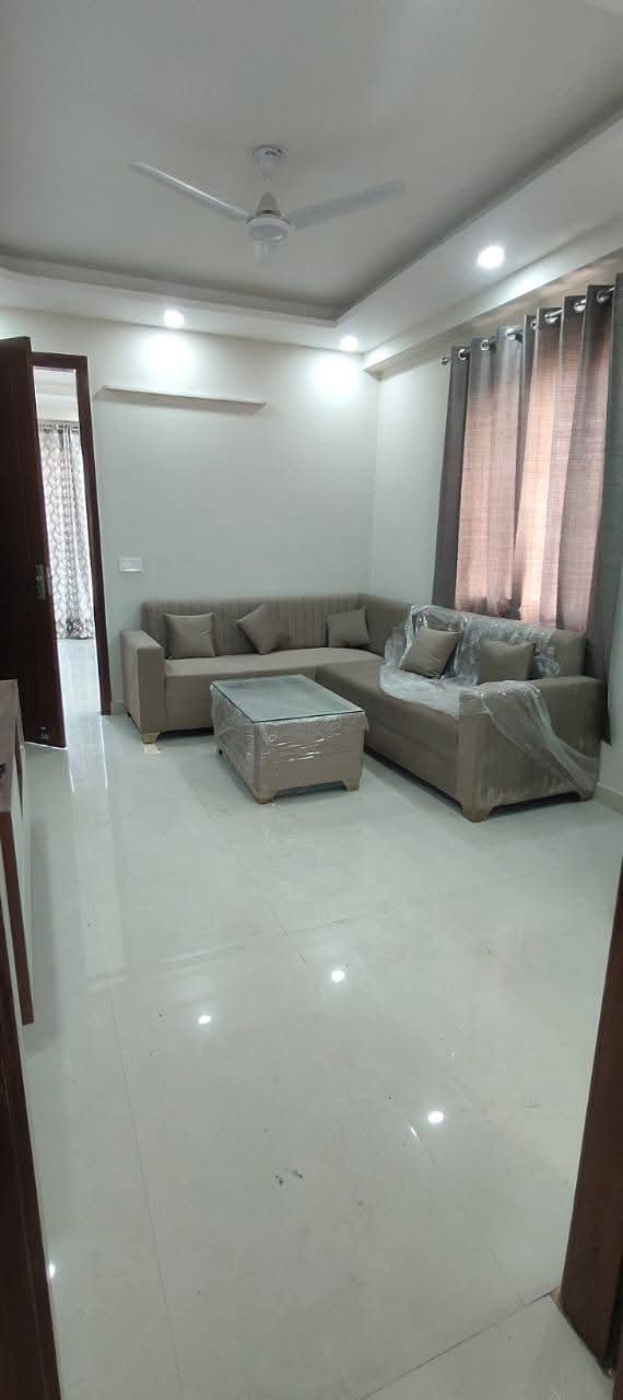 1 BHK + Servant Room 520 Sq.Ft. Builder Floor in Risland Sky Mansion