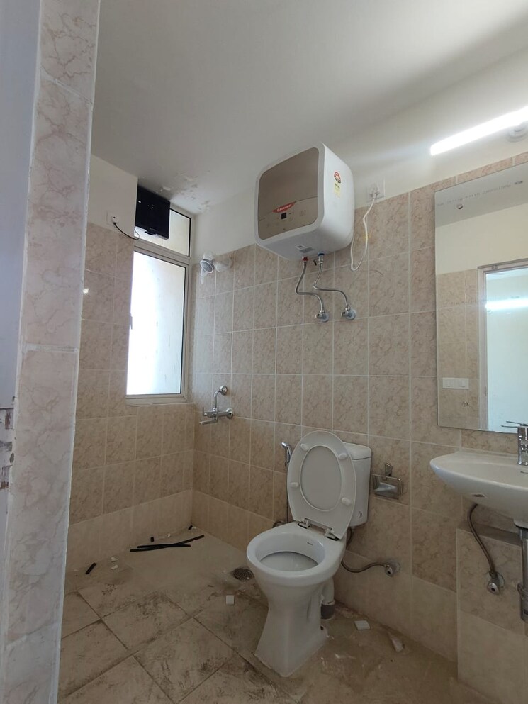 Bathroom, ansal-sushant-apartments 2 Bedroom 215 Sq.Ft. Builder Floor In Sushant Lok I Gurgaon 9691143