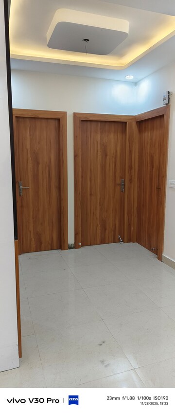 Room in 2 BHK Apartment at Signature The Millennia 3, Sector 37d – for Rent