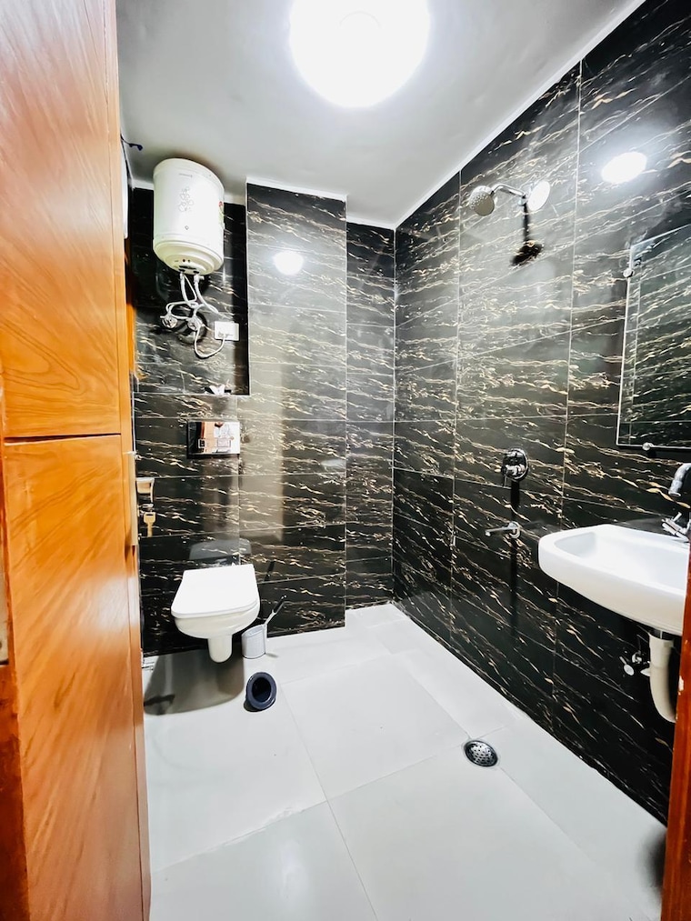 Bathroom, paryavaran complex 1 Bedroom 450 Sq.Ft. Apartment In Paryavaran Complex Delhi 9691169