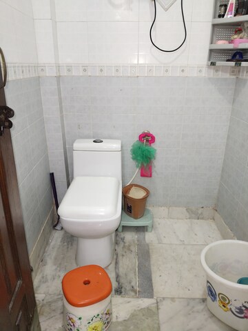 Bathroom in 1 BHK Apartment at Khirki Extension – for Rent