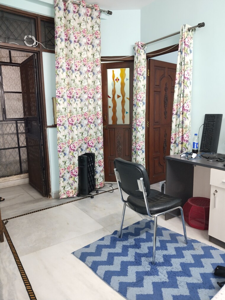 Study Room, khirki extension 1 Bedroom 400 Sq.Ft. Apartment In Khirki Extension Delhi 9691215