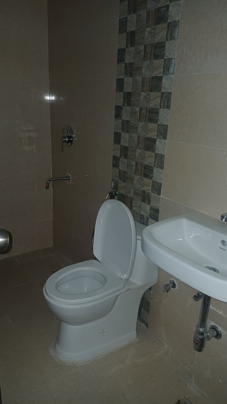 Bathroom, signature-global-park 2 Bedroom 845 Sq.Ft. Apartment In Sohna Sector 36 Gurgaon 9691227