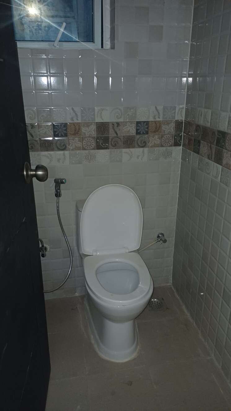 Bathroom, signature-global-park 2 Bedroom 845 Sq.Ft. Apartment In Sohna Sector 36 Gurgaon 9691227