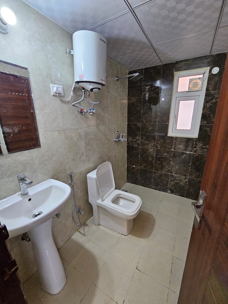 Bathroom, sg-shikhar-height 2 Bedroom 636 Sq.Ft. Apartment In Siddharth Vihar Ghaziabad 9691244