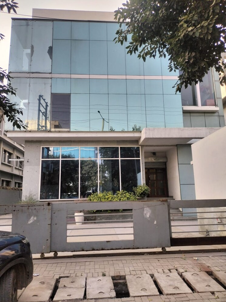 Exterior View, sector 4 Commercial Office Space 2000 Sq.Ft. In Sector 4 Noida 9691294
