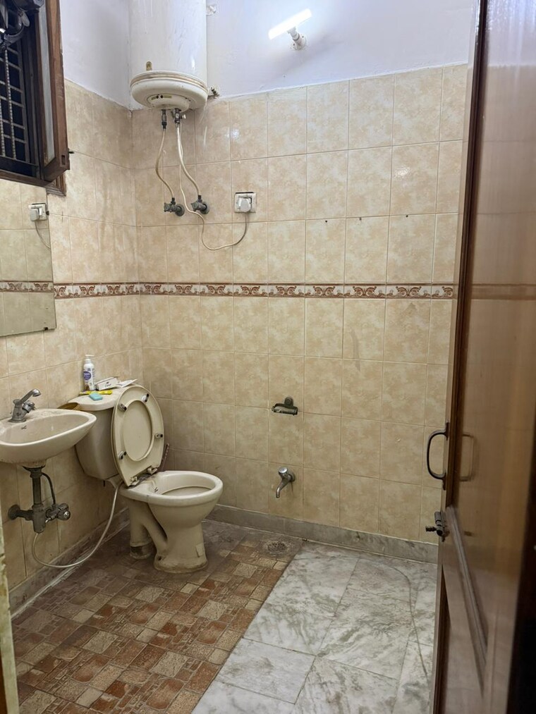 Bathroom, sushant-lok-2 3 Bedroom 263 Sq.Ft. Builder Floor In Sector 57 Gurgaon 9691264
