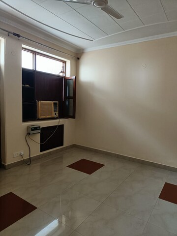 Room in 3 BHK Builder Floor at Sushant Lok 2, Sector 57 – for Sale