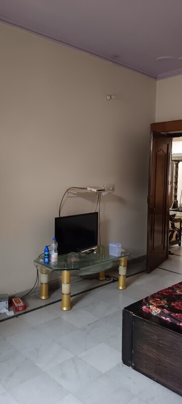 Furnished Amenities in 1 BHK Apartment at Sector 16 – for Rent