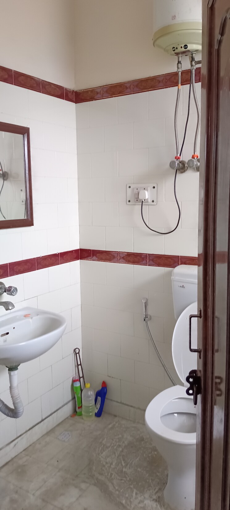 Bathroom, sector 16 1 Bedroom 1000 Sq.Ft. Apartment In Sector 16 Faridabad 9691266